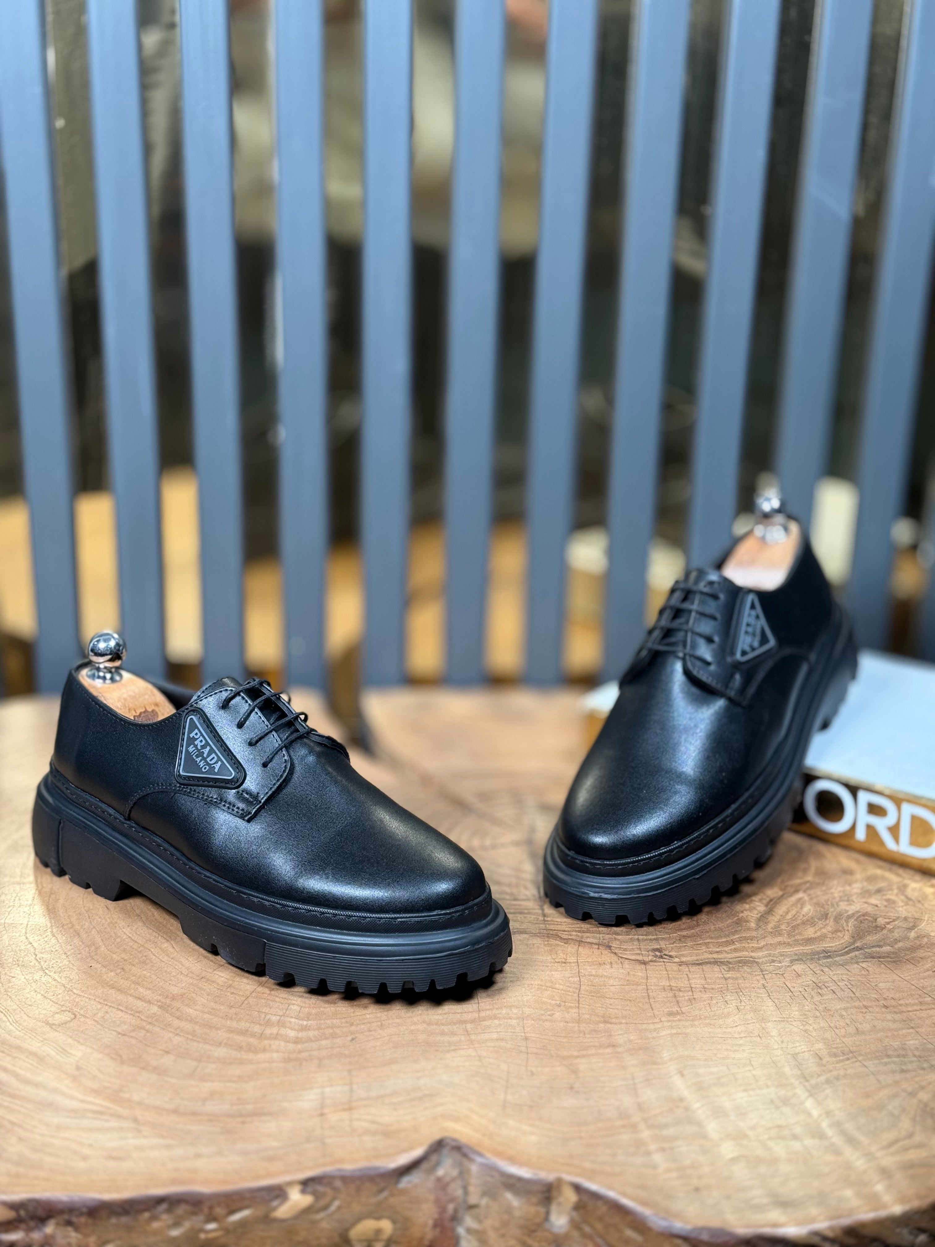 PRADA SİYAH MAT DERİ CASUAL İTHAL MODELİ