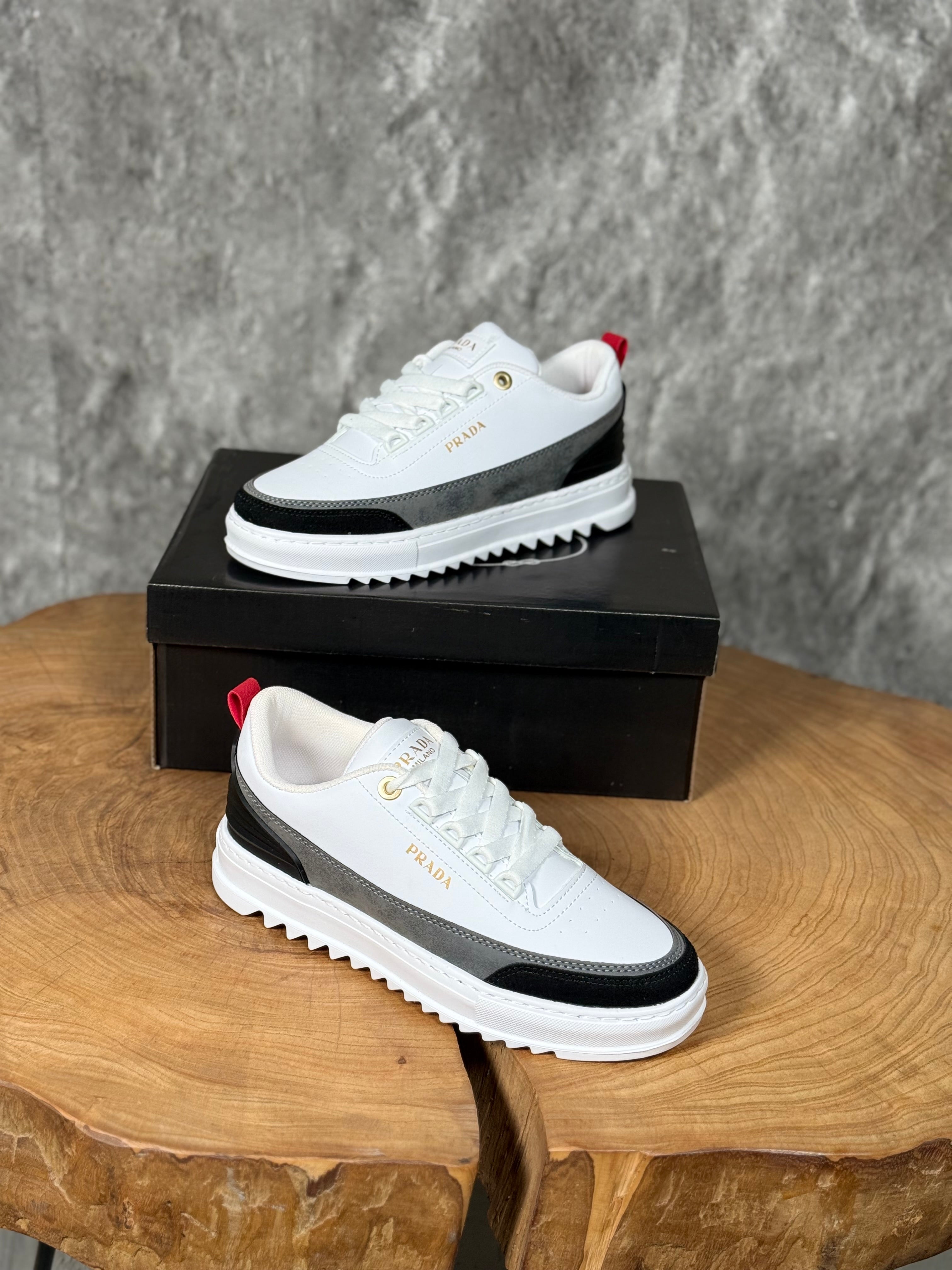 PRADA YENİ SEZON YAZLIK MODEL