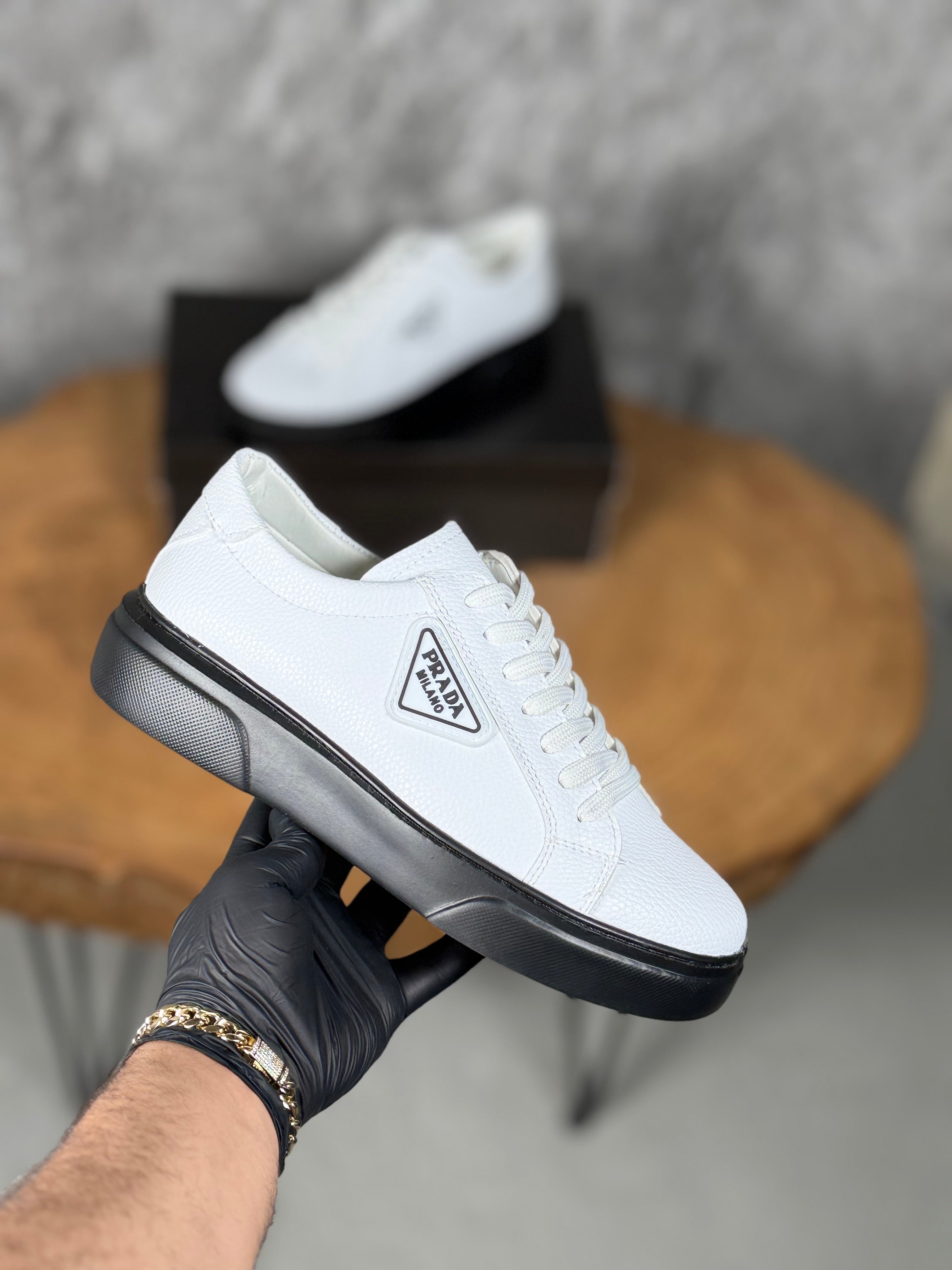 PRADA CASUAL MODEL