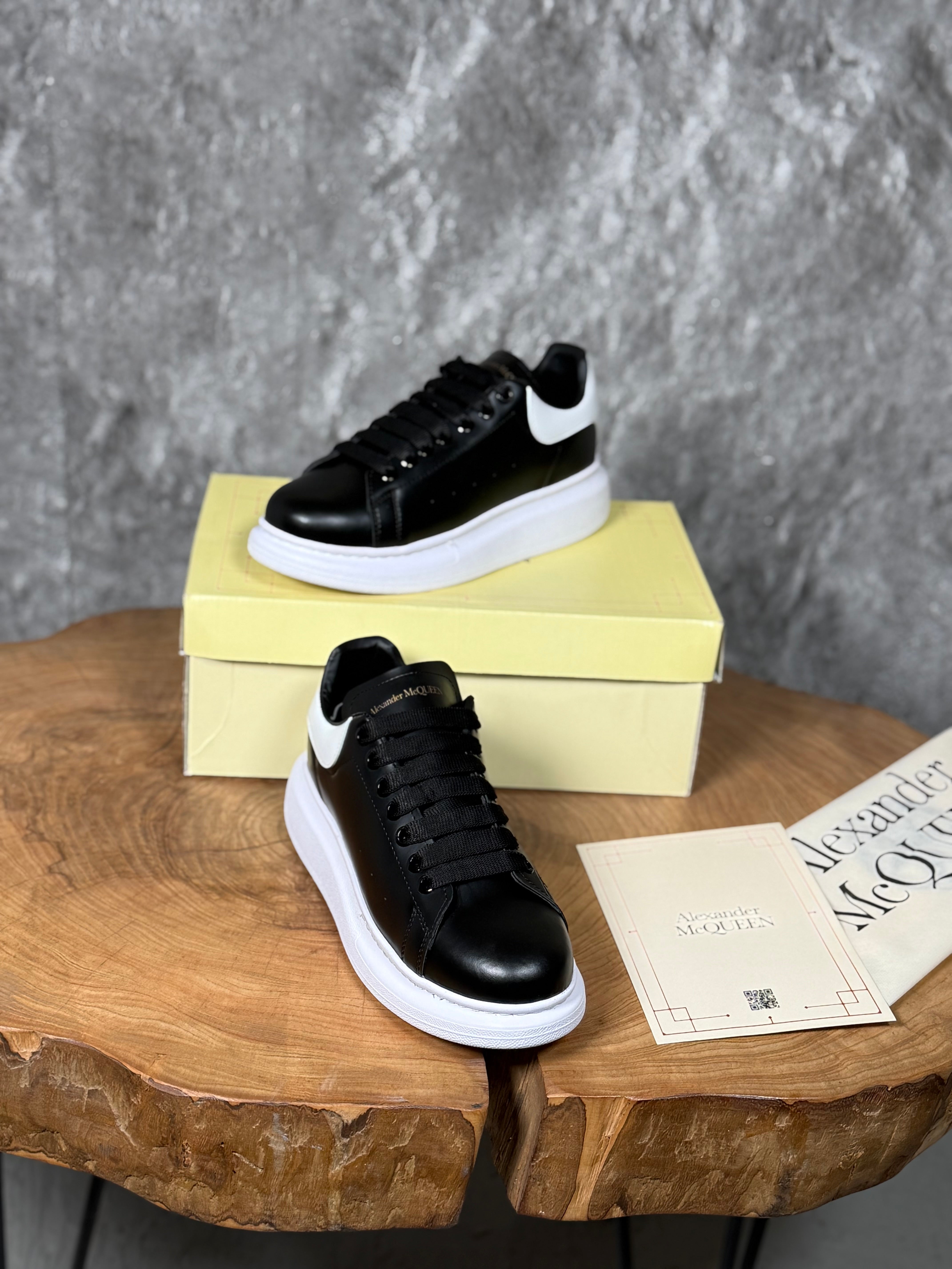 ALEXANDER MAQUEN MODEL