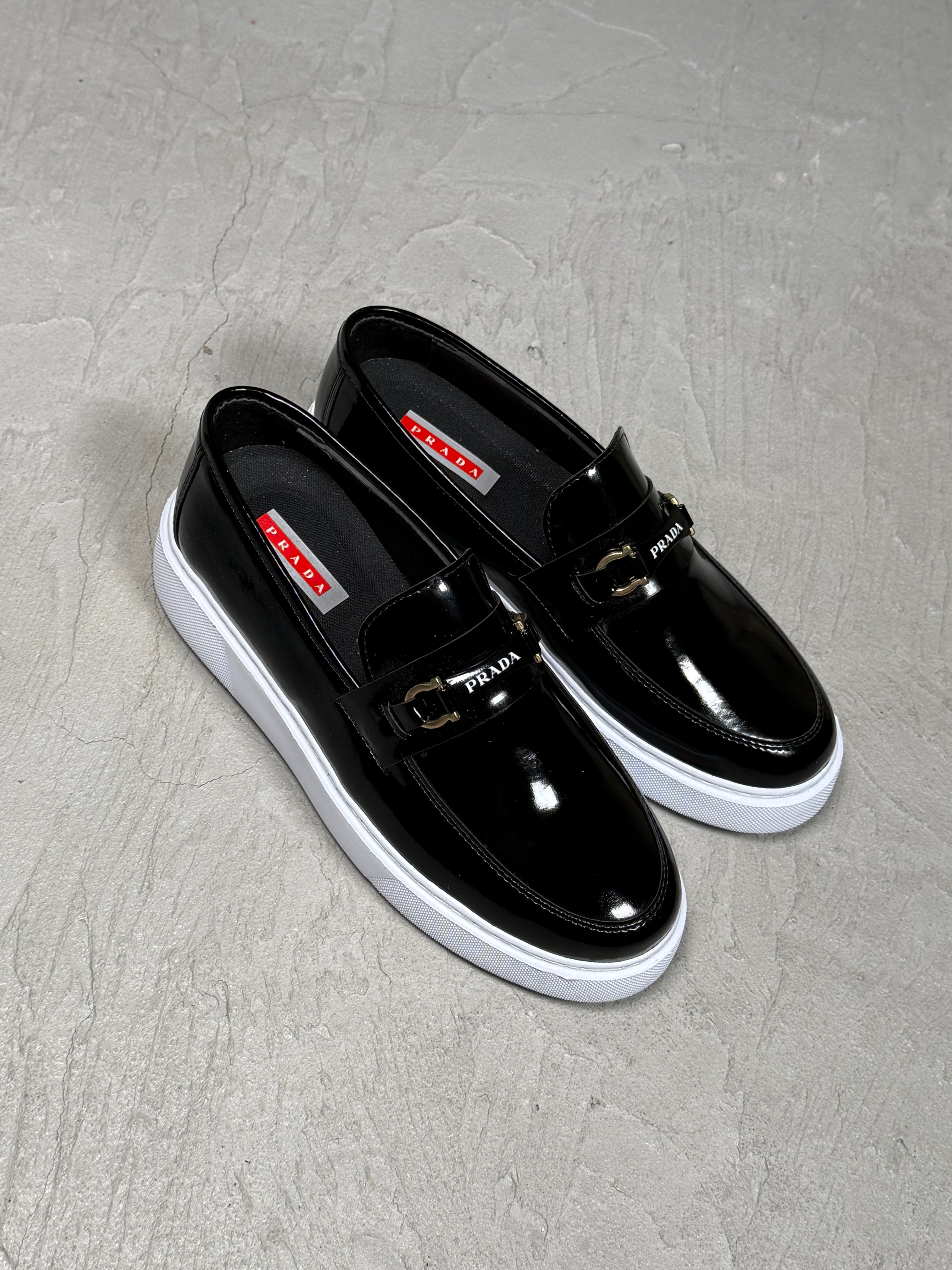 PRADA RUGAN LEOFER CASUAL MODEL