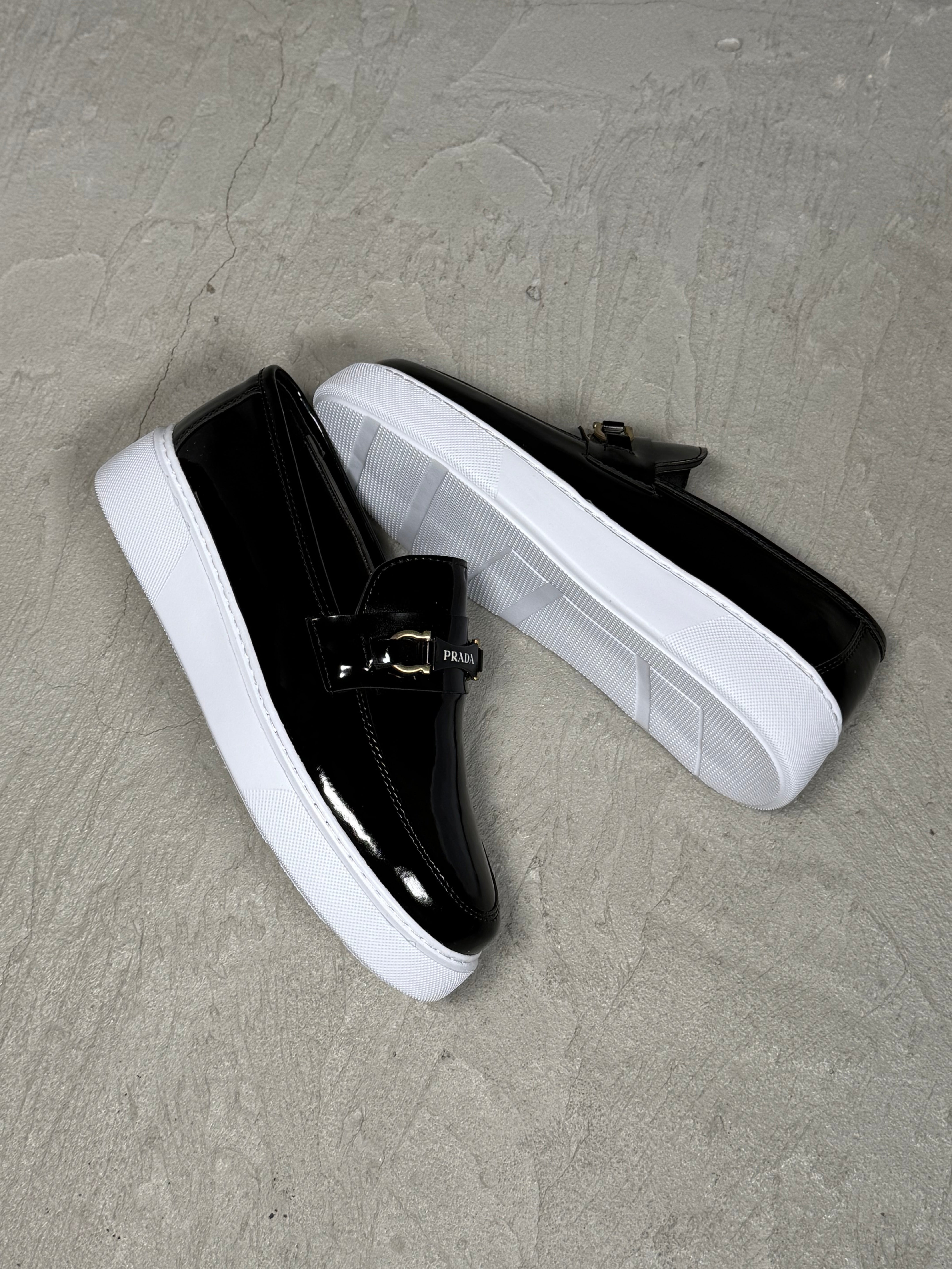 PRADA RUGAN LEOFER CASUAL MODEL