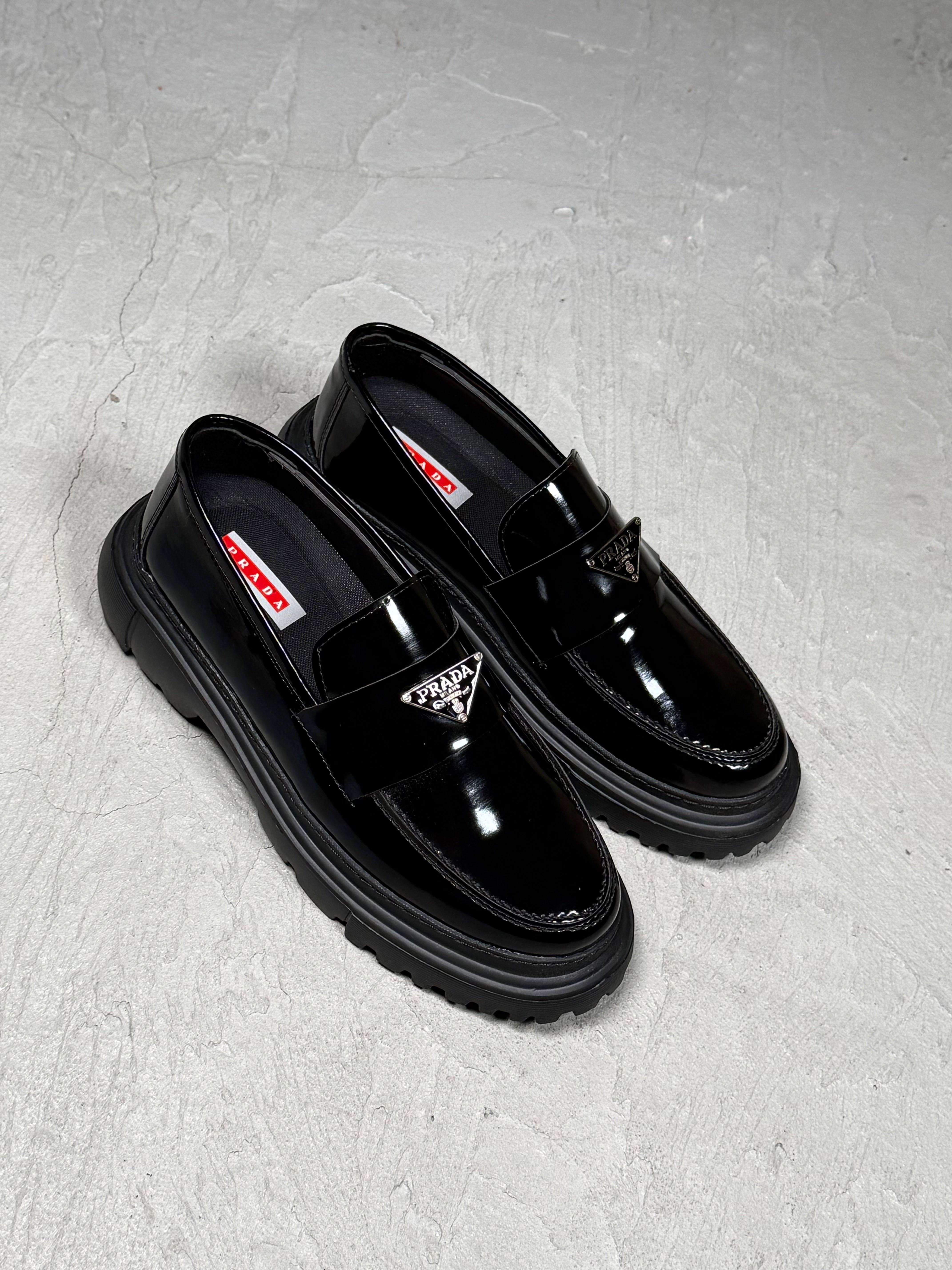 PRADA CASUAL SİYAH İTHAL RUGAN MODEL