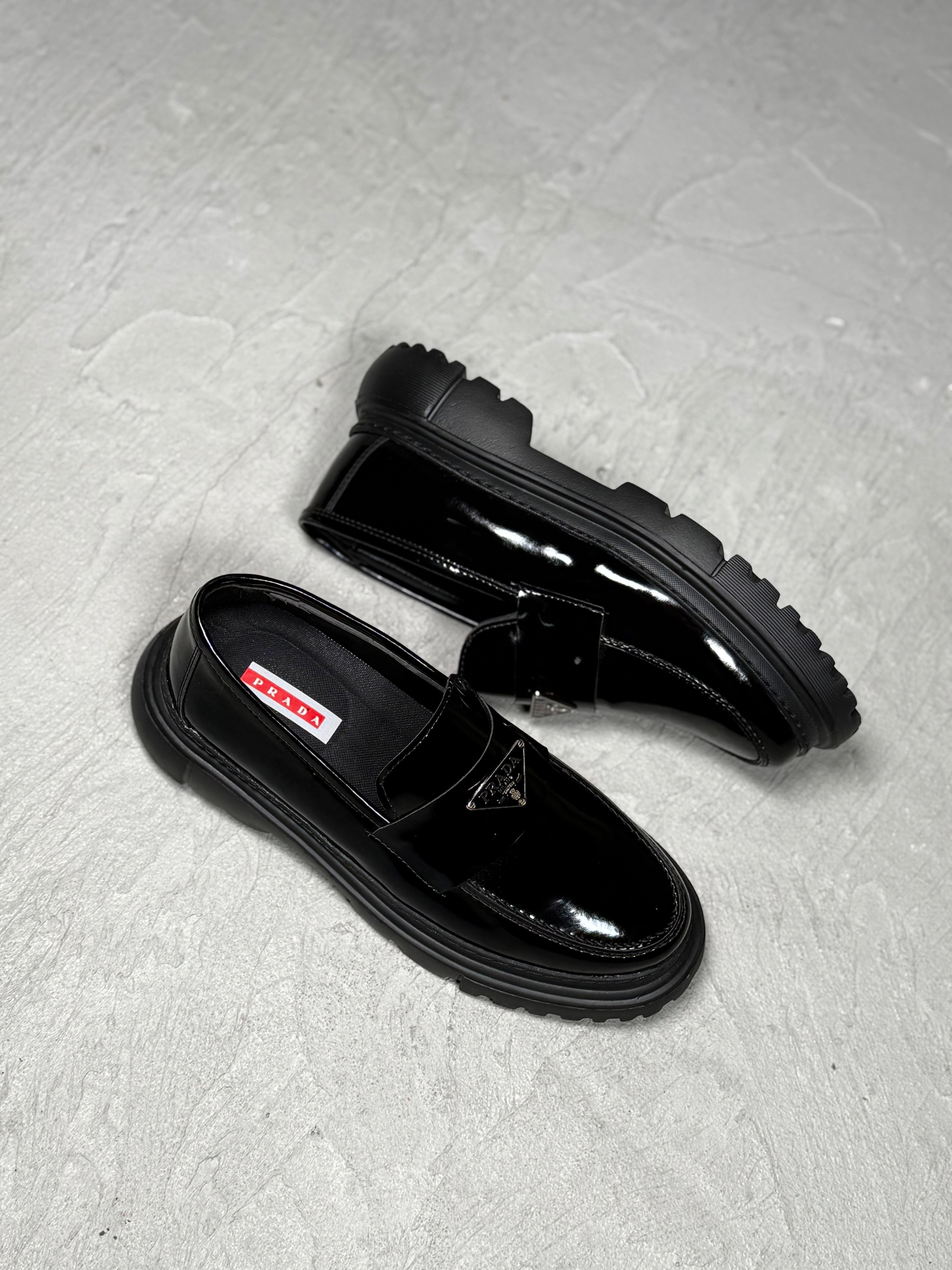 PRADA CASUAL SİYAH İTHAL RUGAN MODEL