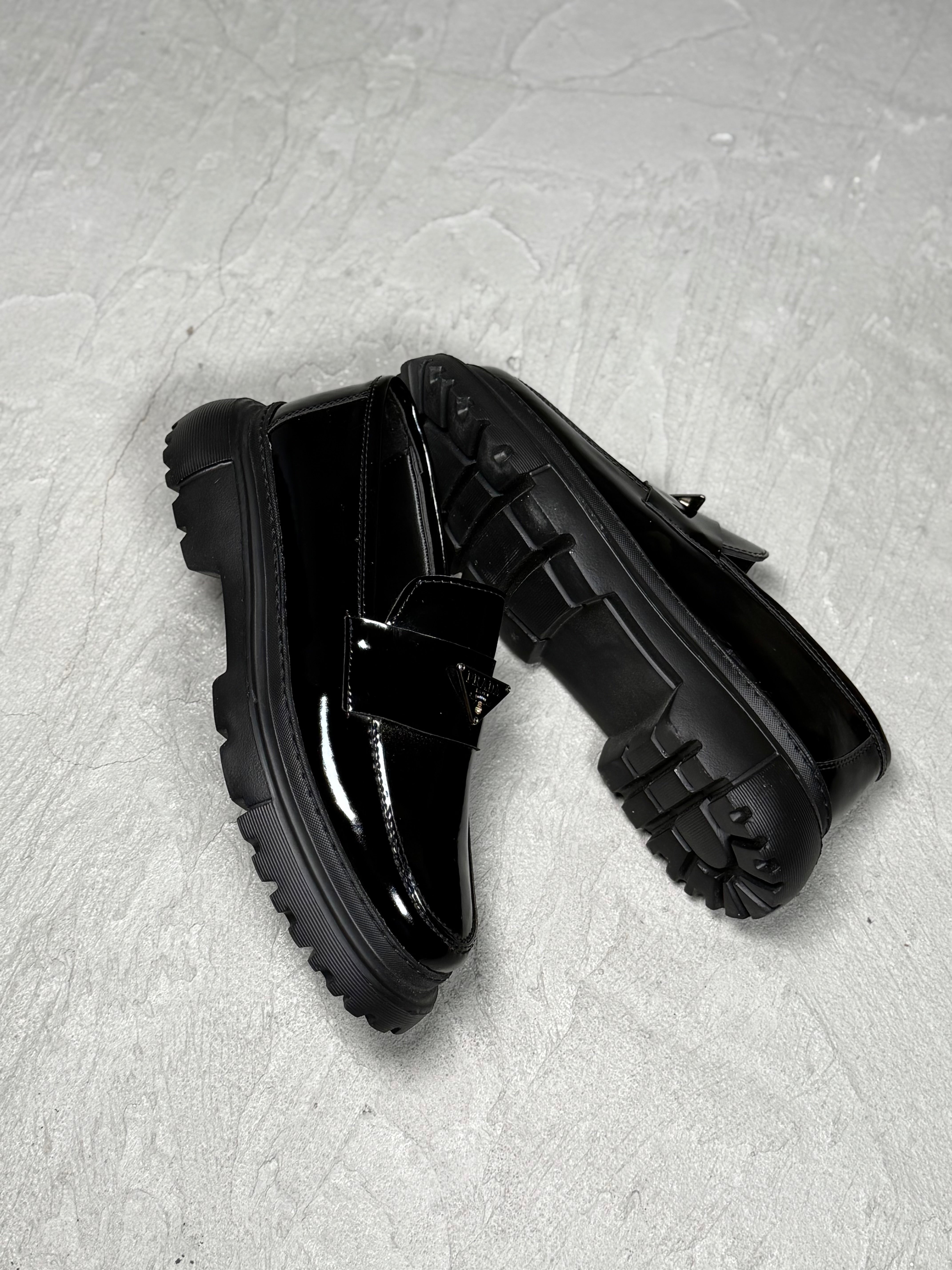 PRADA CASUAL SİYAH İTHAL RUGAN MODEL