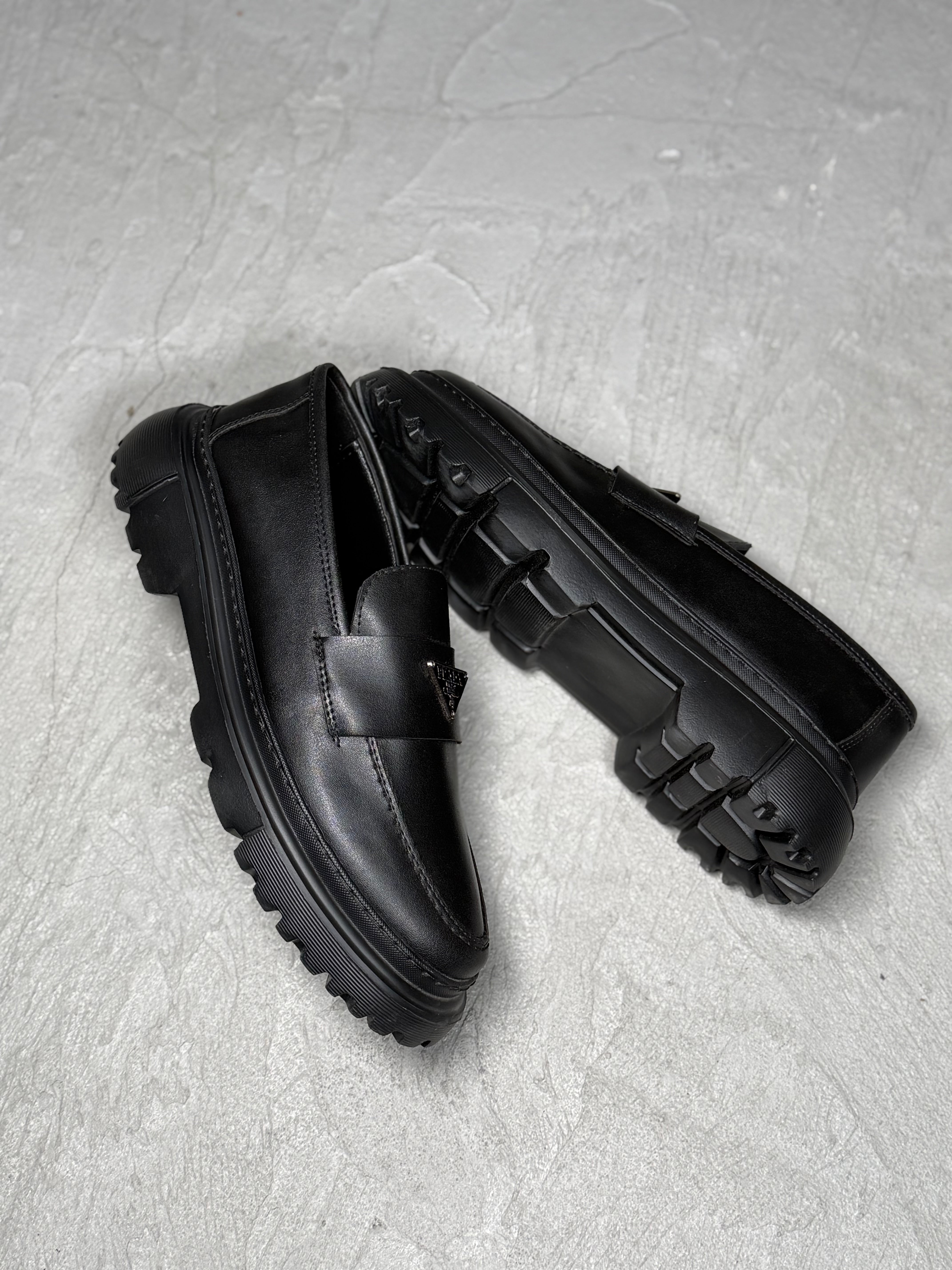 PRADA CASUAL SİYAH MAT DERİ İTHAL MODEL