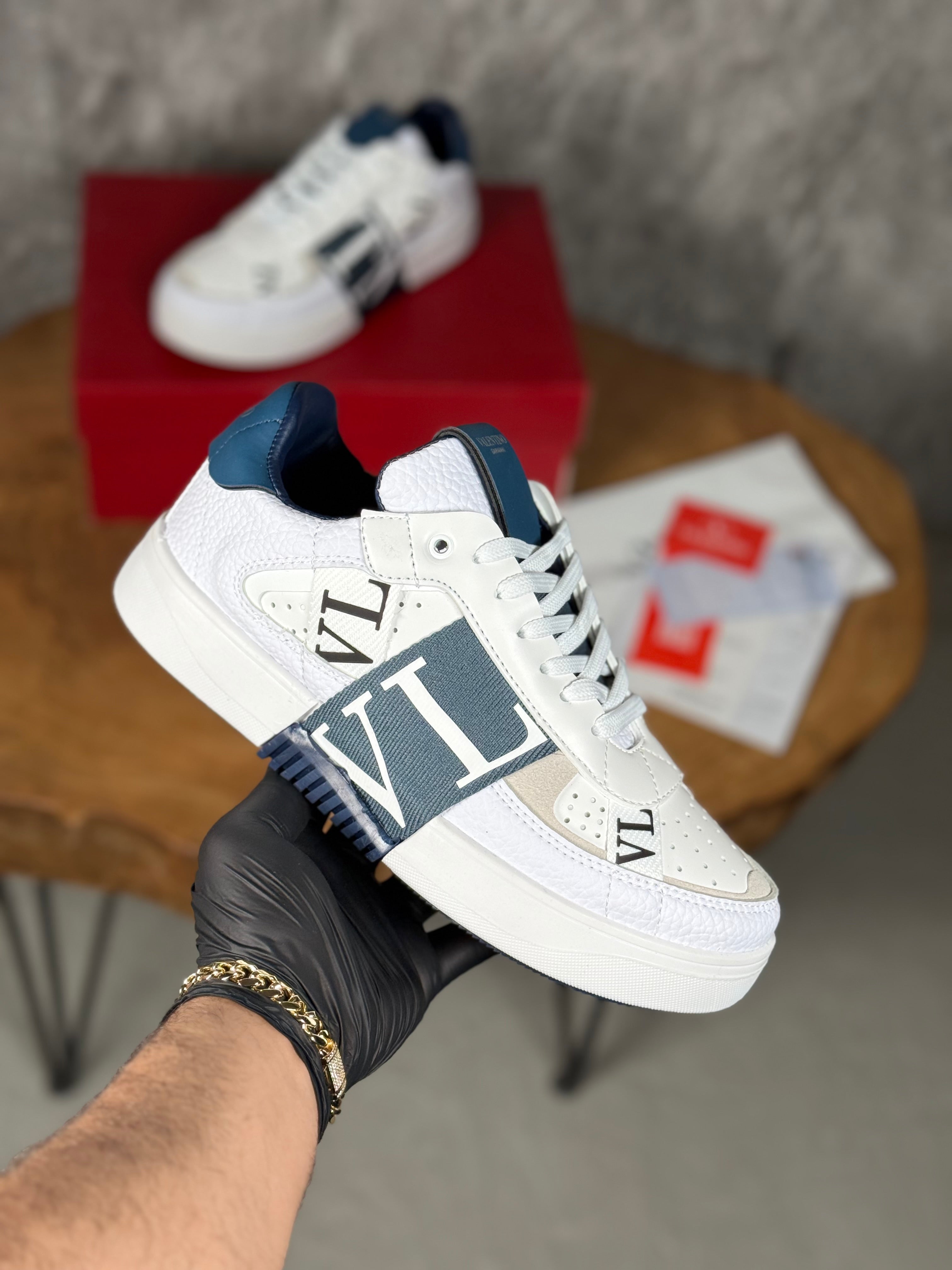 WALENTİNO LUXRY MODEL